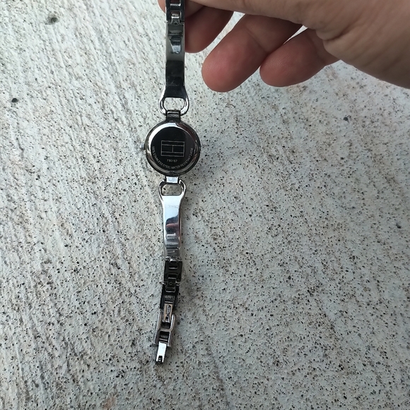 Ladies Tommy Hilfiger watch - Picture 3 of 8